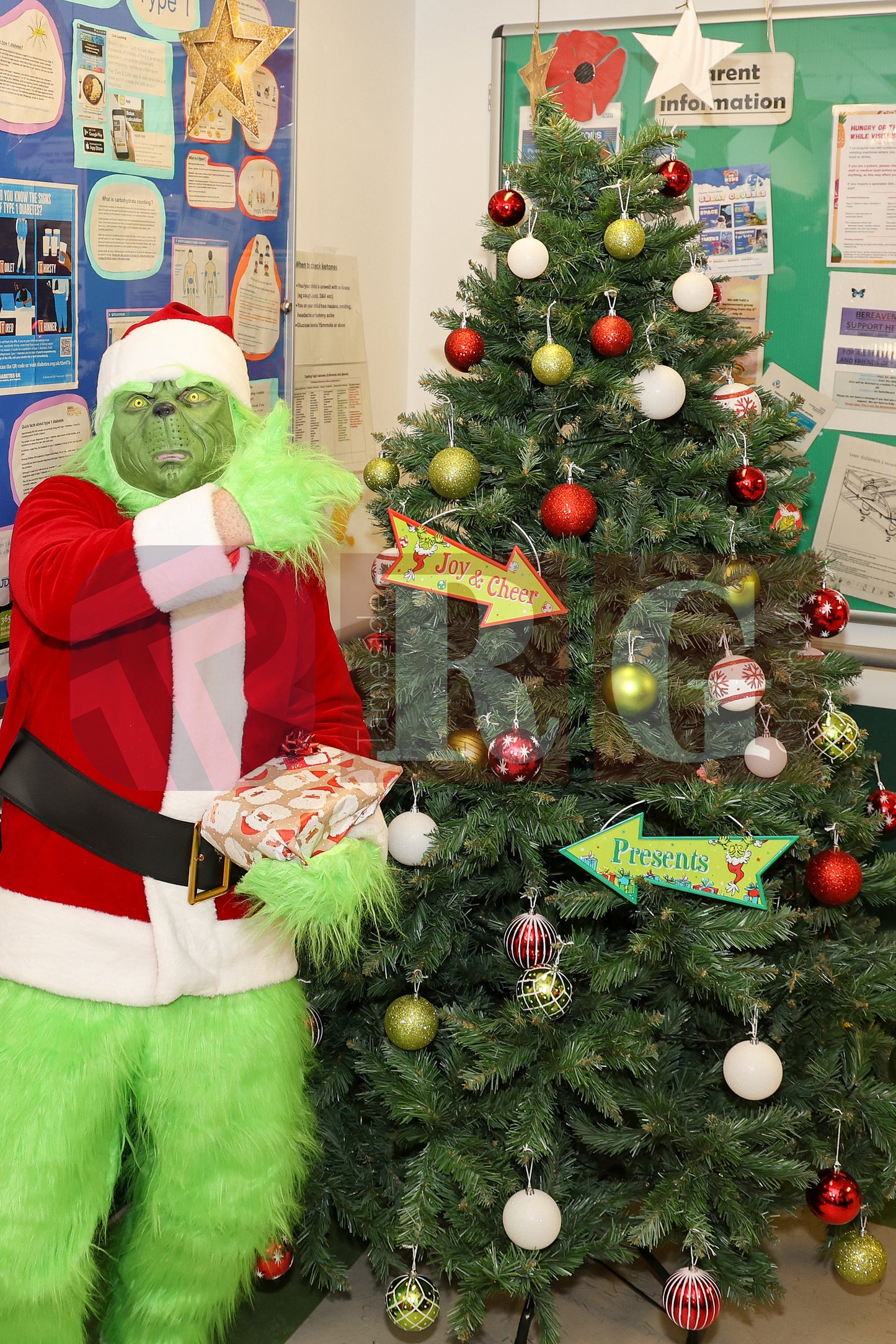 TAMESIDE HOSPITAL CHILDRENS WARD WITH SANTA 2025 (52).JPG