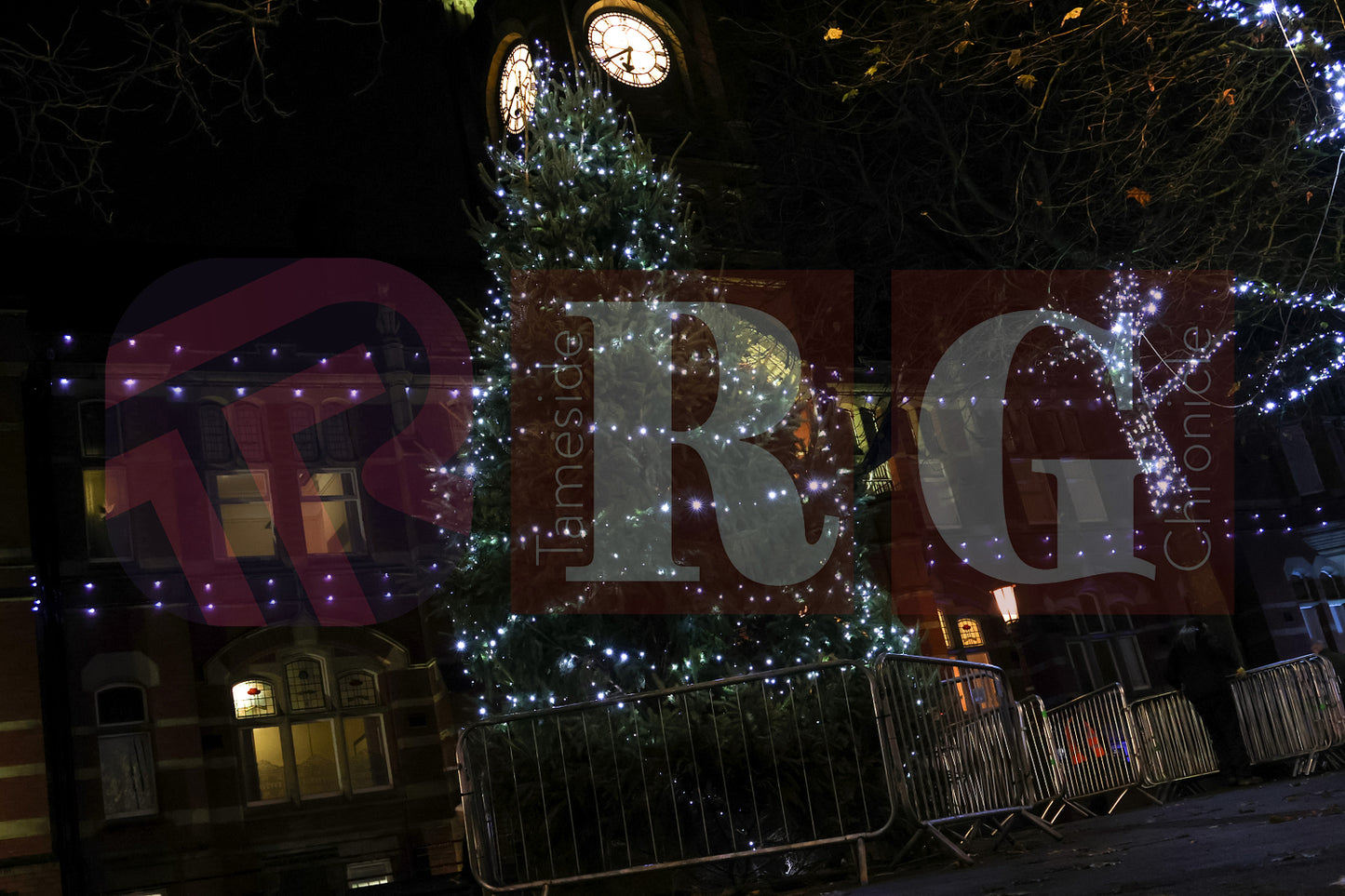 DUCKINFIELD LIGHTS SWITCH ON (92).JPG