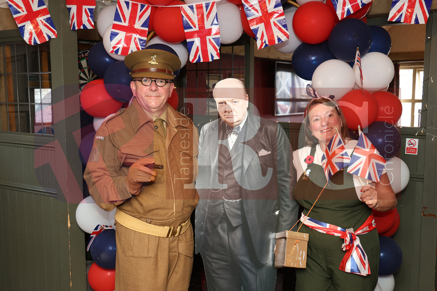 VE DAY OLD PEGS PUB DENTON (26).JPG