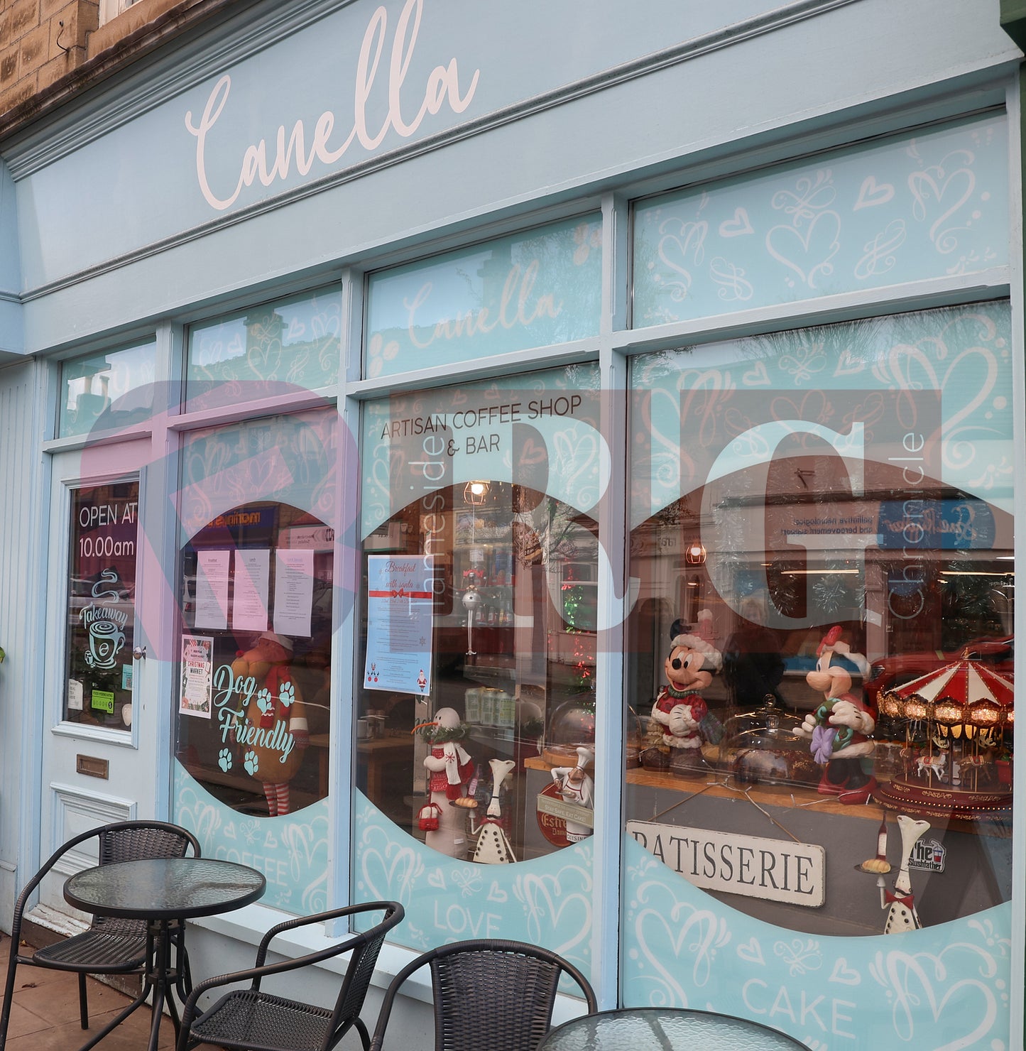 GLOSSOP SHOP XMAS WINDOWS 2024 (102).JPG