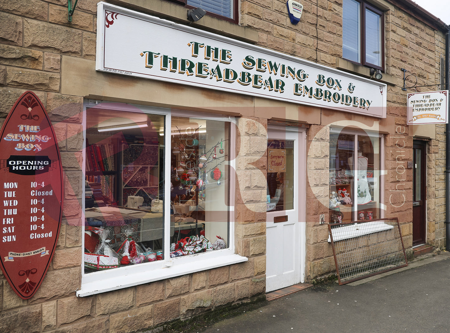 GLOSSOP SHOP XMAS WINDOWS 2024 (100).JPG