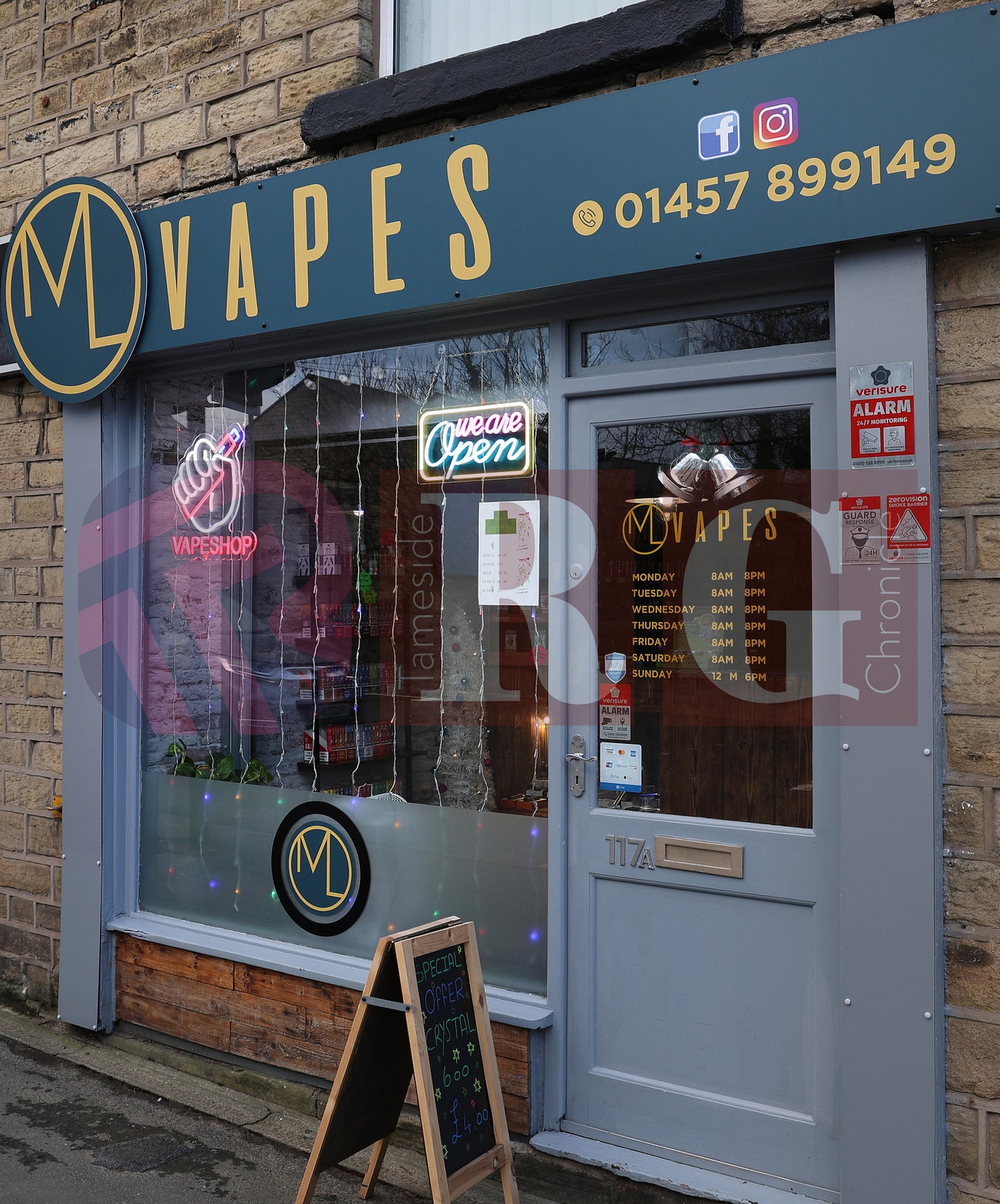 GLOSSOP SHOP XMAS WINDOWS 2024 (81).JPG