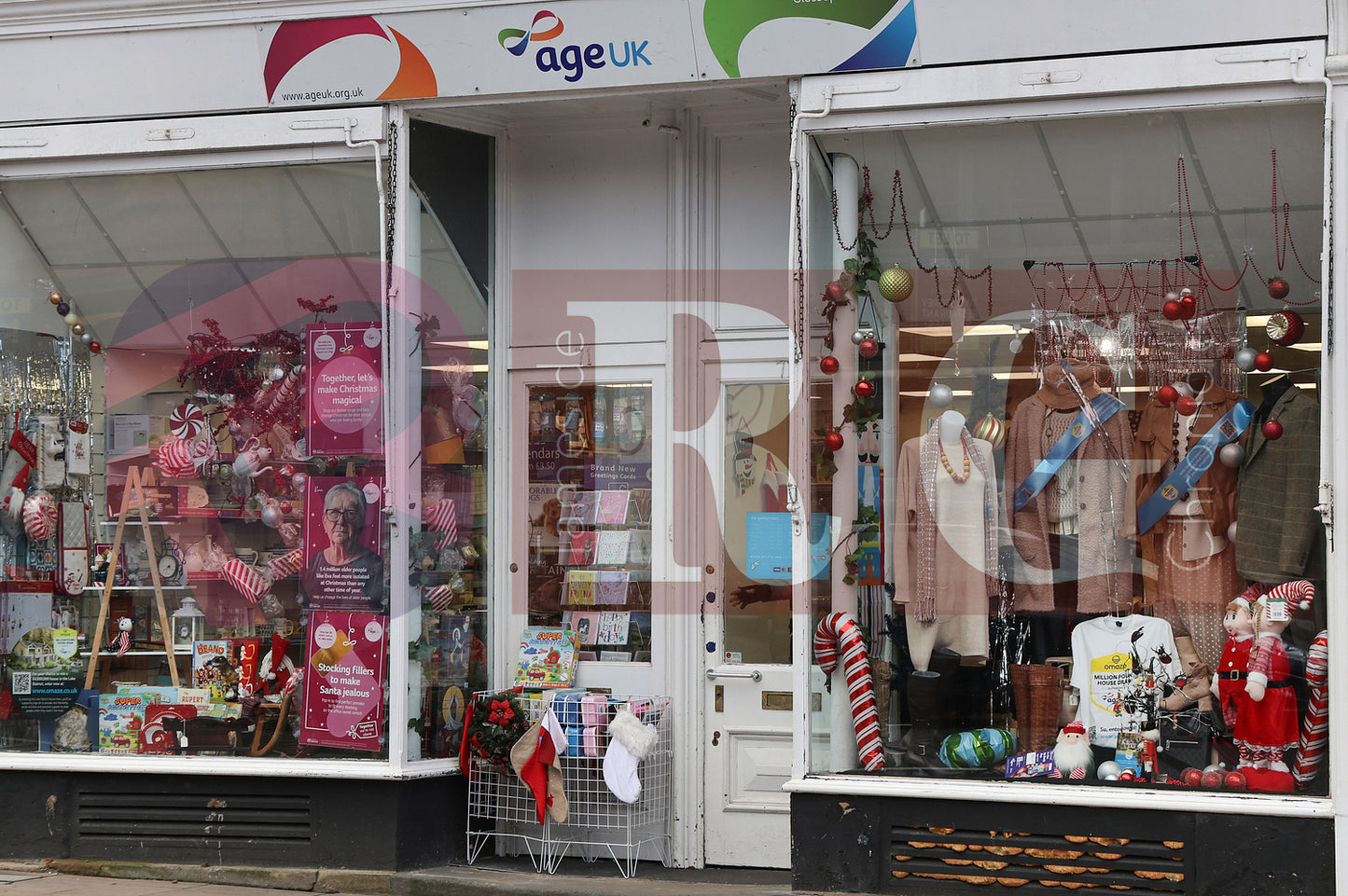 GLOSSOP SHOP XMAS WINDOWS 2024 (68).JPG