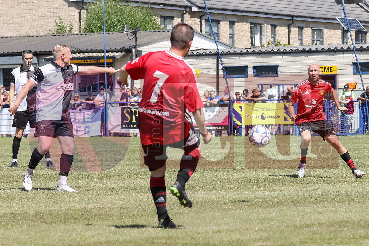 GLOSSOP NORTH EBD V UNITED LEGENDS (63).JPG