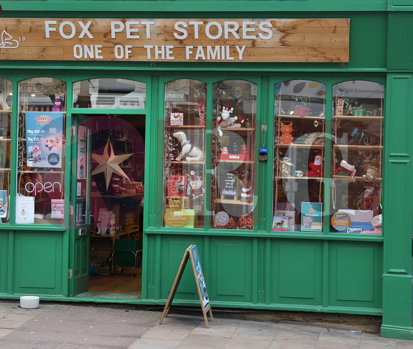 GLOSSOP SHOP XMAS WINDOWS 2024 (50).JPG