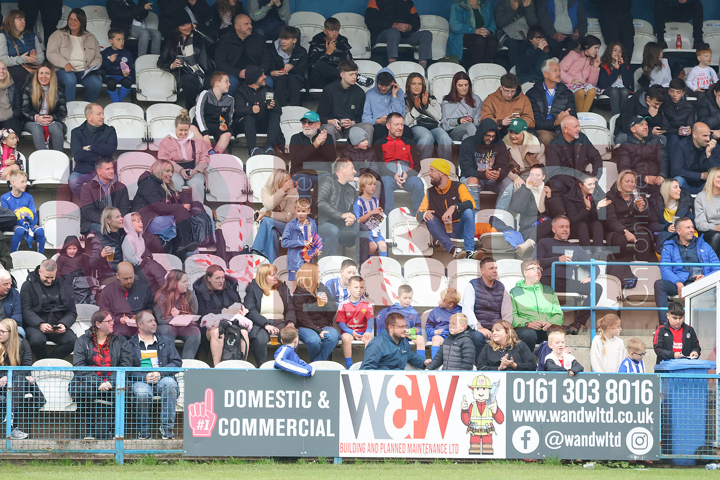 STALYBRIDGE CELTIC LEGENDS V MAN UTD LEGENDS (188).JPG