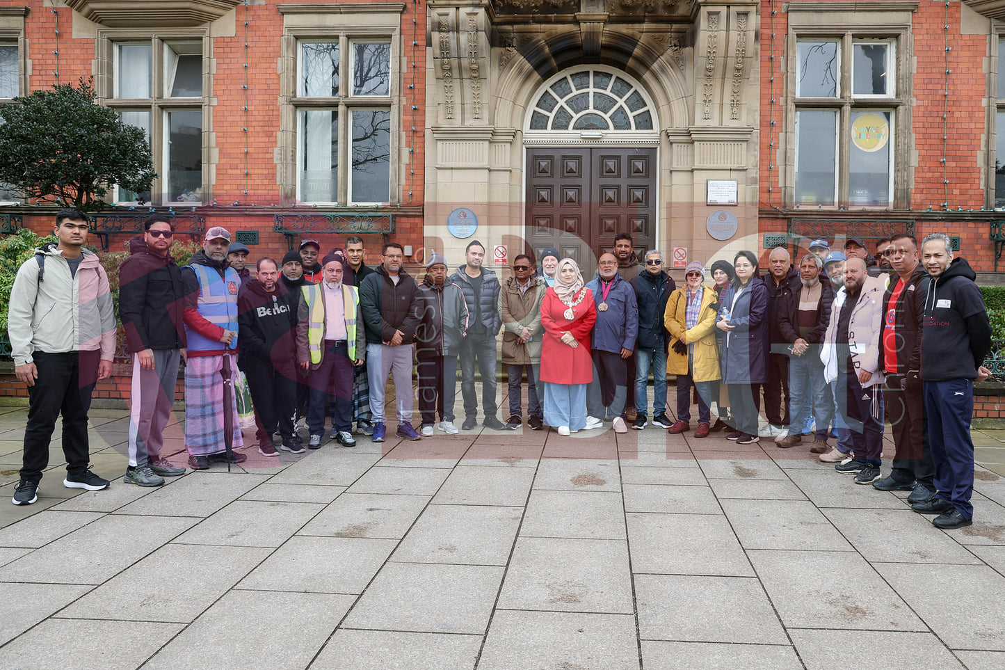 WALK WITH THE MAYOR HYDE TO DUKINFIELD (15).JPG