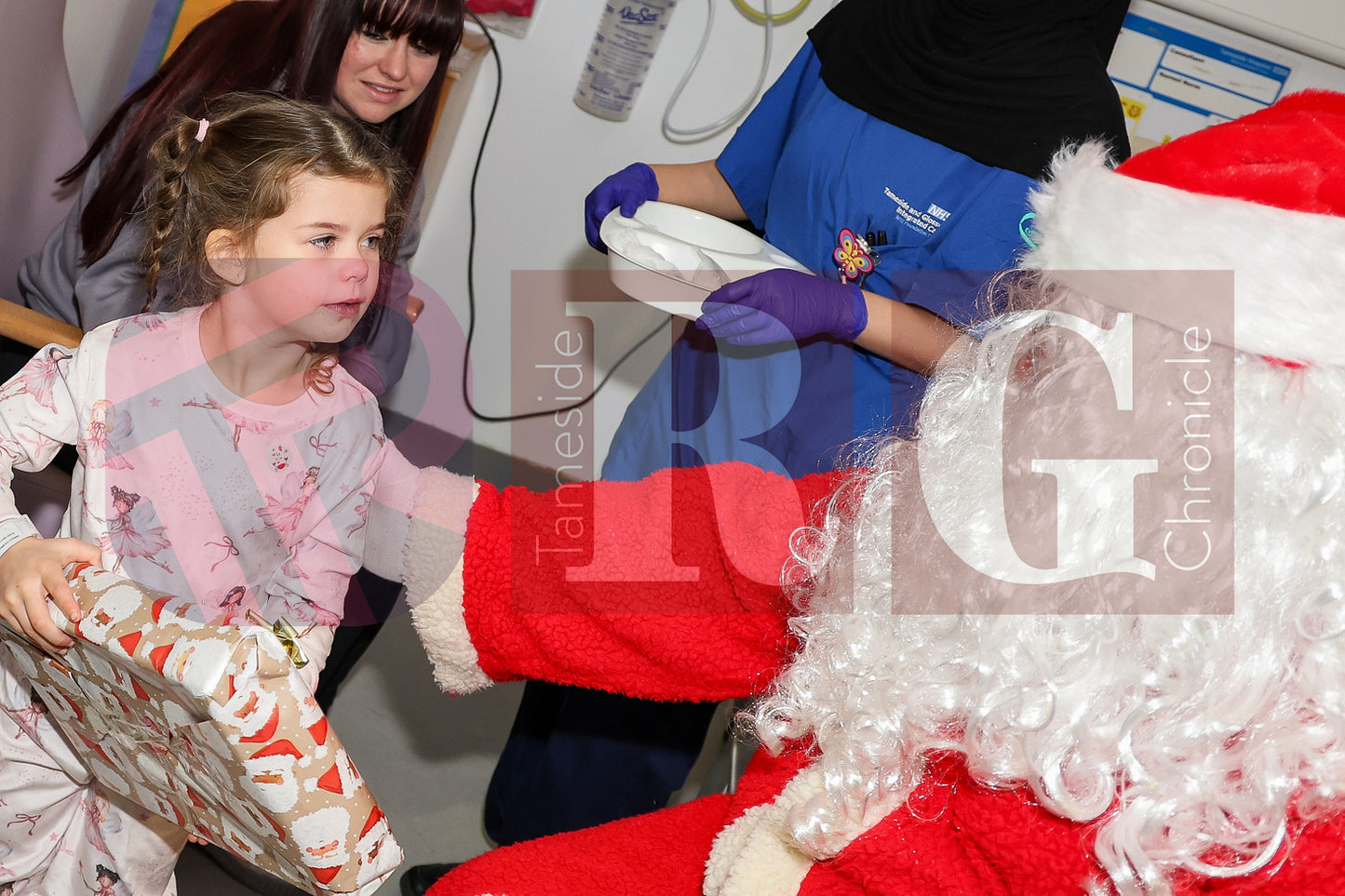 TAMESIDE HOSPITAL CHILDRENS WARD WITH SANTA 2025 (69).JPG