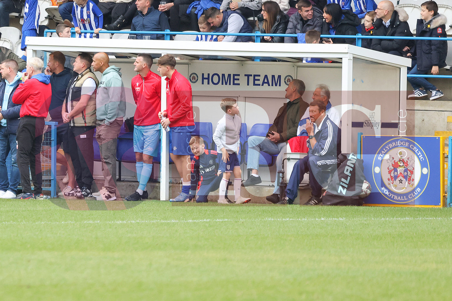 STALYBRIDGE CELTIC LEGENDS V MAN UTD LEGENDS (72).JPG
