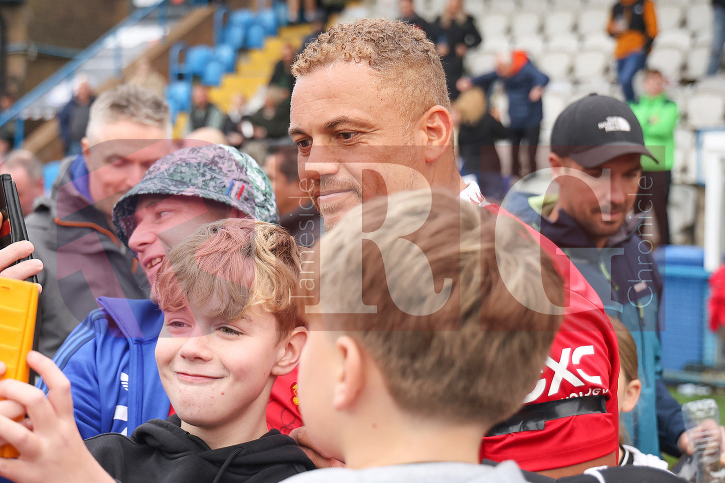 STALYBRIDGE CELTIC LEGENDS V MAN UTD LEGENDS (60).JPG