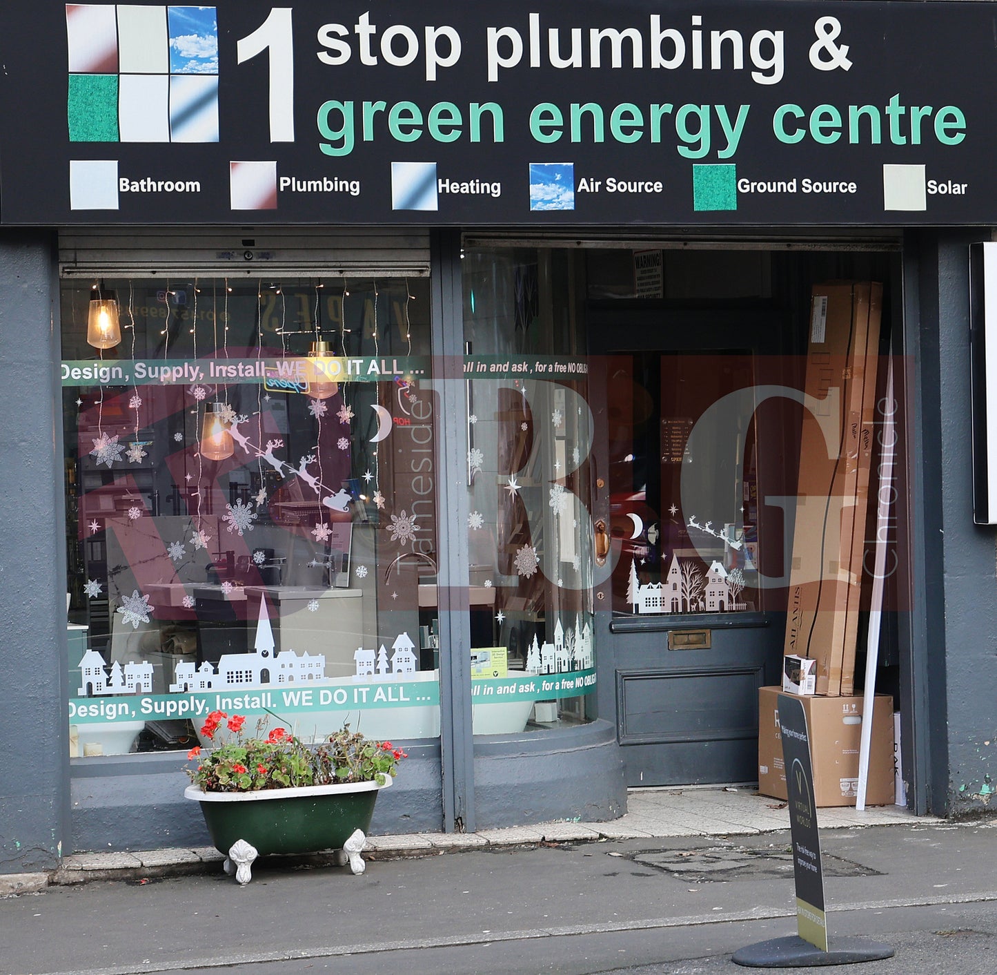 GLOSSOP SHOP XMAS WINDOWS 2024 (82).JPG