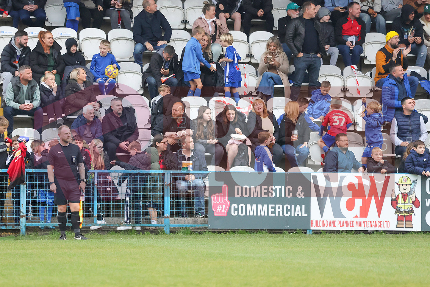 STALYBRIDGE CELTIC LEGENDS V MAN UTD LEGENDS (201).JPG
