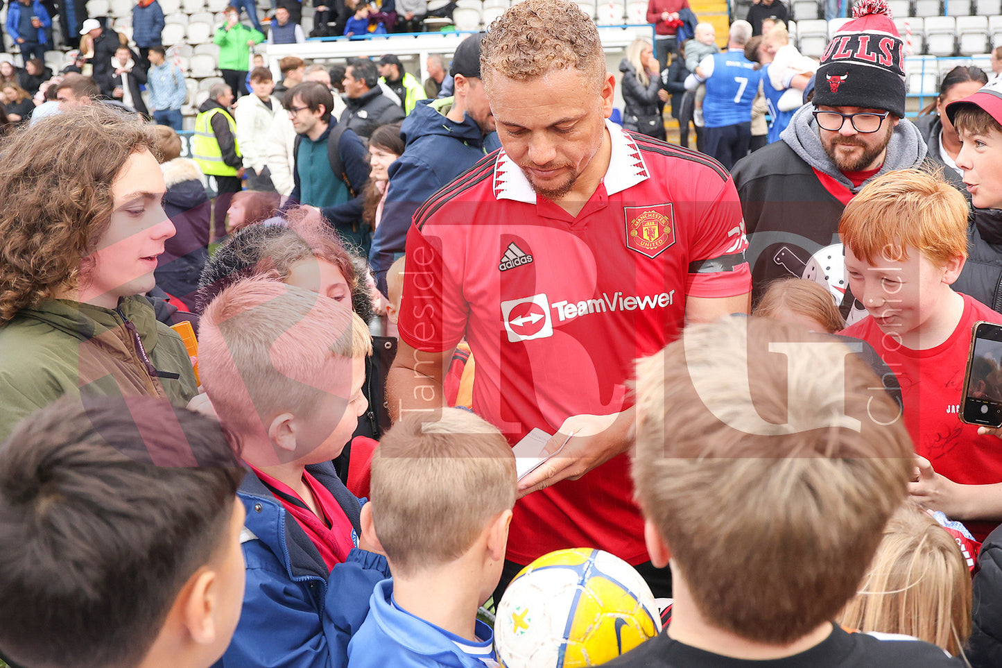 STALYBRIDGE CELTIC LEGENDS V MAN UTD LEGENDS (54).JPG