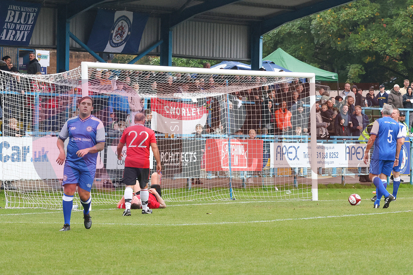 STALYBRIDGE CELTIC LEGENDS V MAN UTD LEGENDS (153).JPG