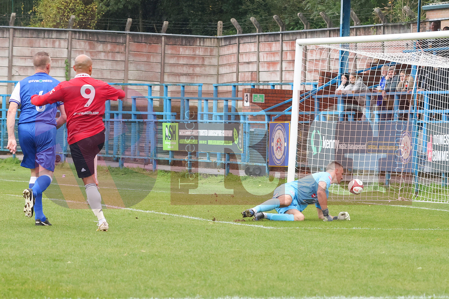 STALYBRIDGE CELTIC LEGENDS V MAN UTD LEGENDS (103).JPG