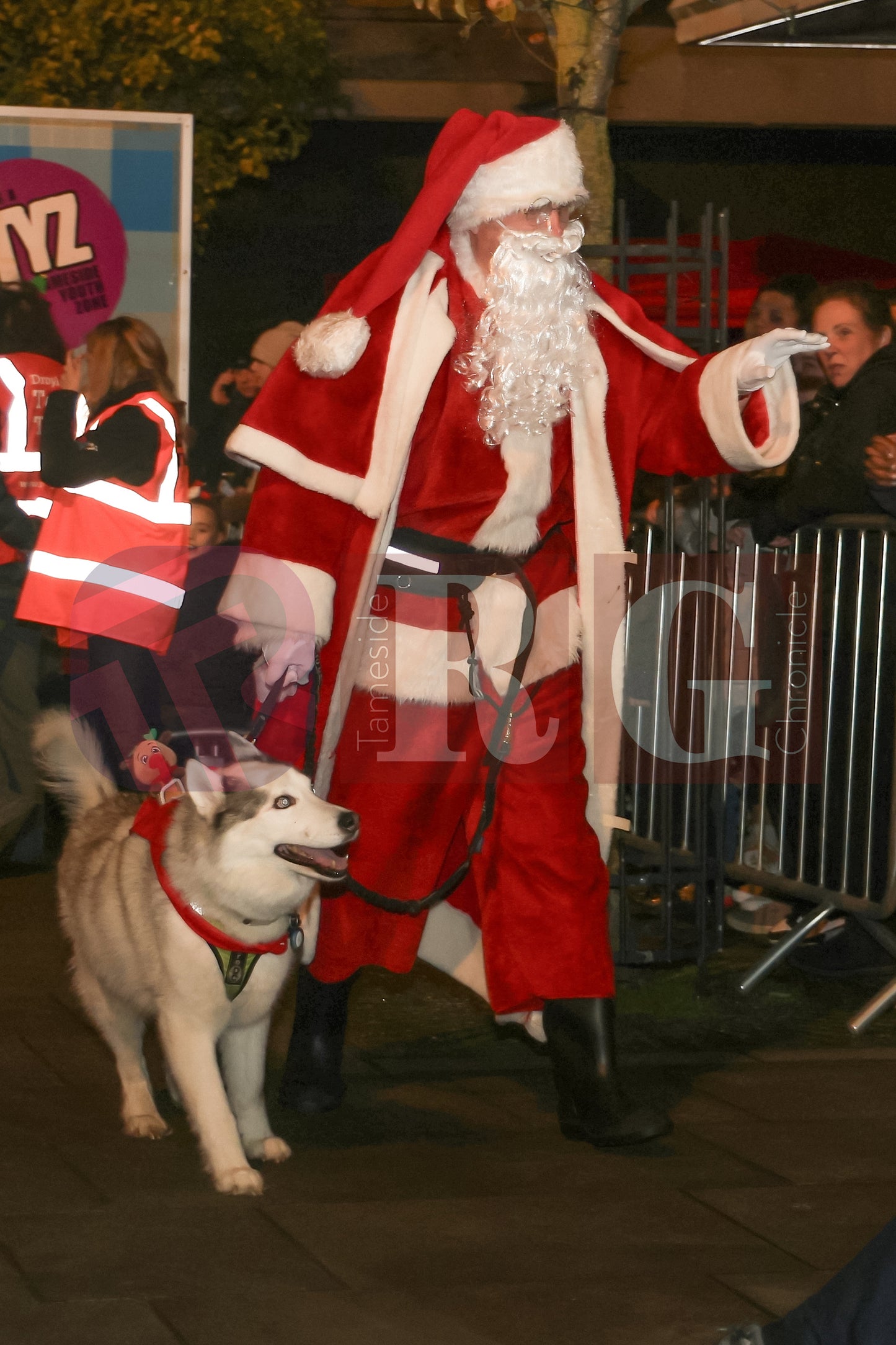 DROYLSDEN LIGHTS SWITCH ON 2024 (45).JPG