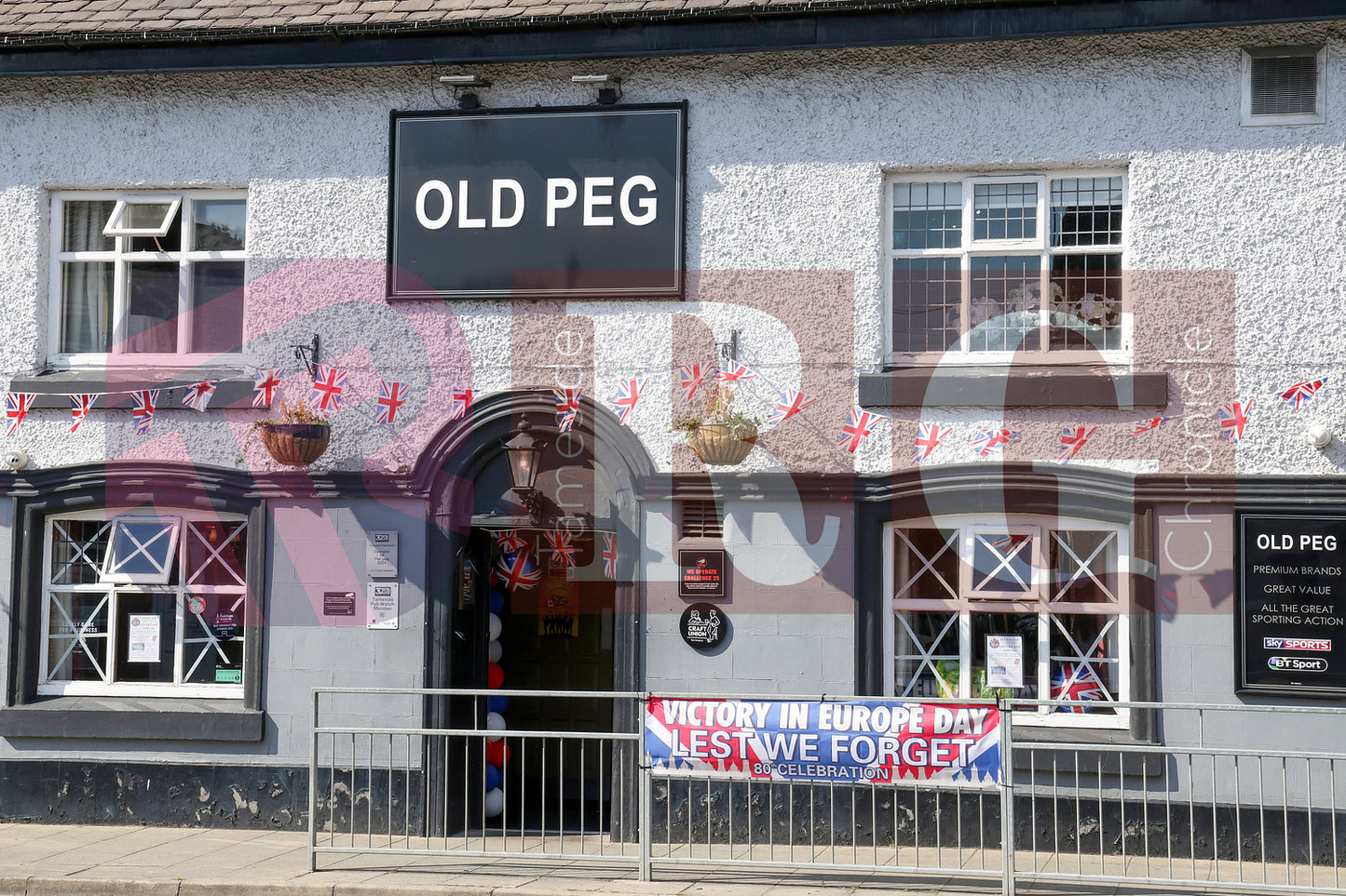 VE DAY OLD PEGS PUB DENTON (2).JPG