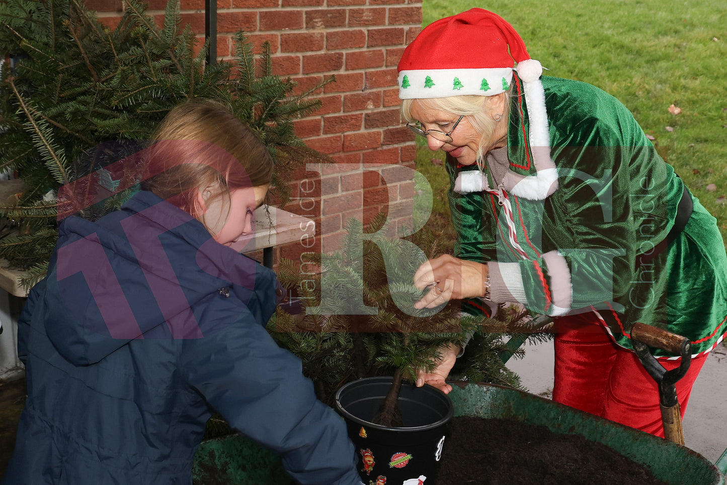 WATERLOO CENTRE XMAS SCHOOL VISIT (28).JPG
