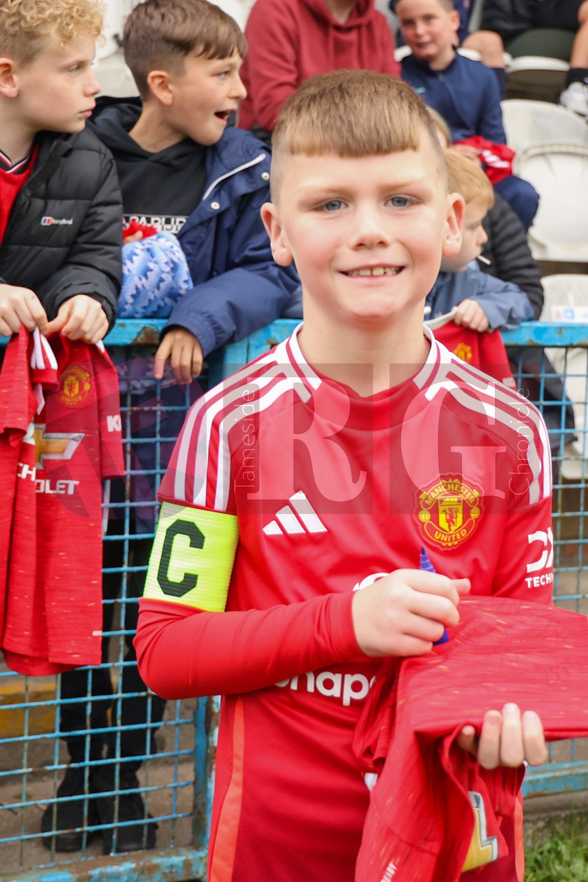 STALYBRIDGE CELTIC LEGENDS V MAN UTD LEGENDS (10).JPG