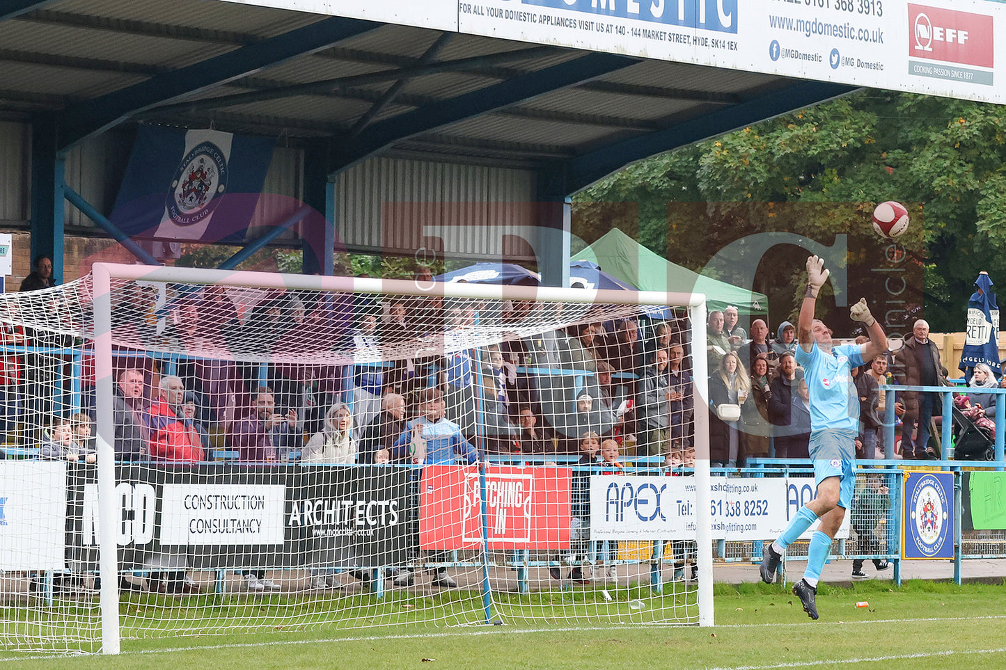 STALYBRIDGE CELTIC LEGENDS V MAN UTD LEGENDS (195).JPG
