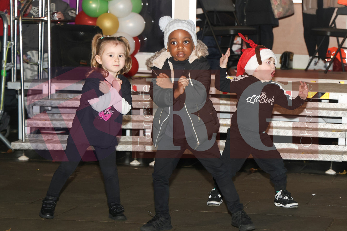 DROYLSDEN LIGHTS SWITCH ON 2024 (20).JPG