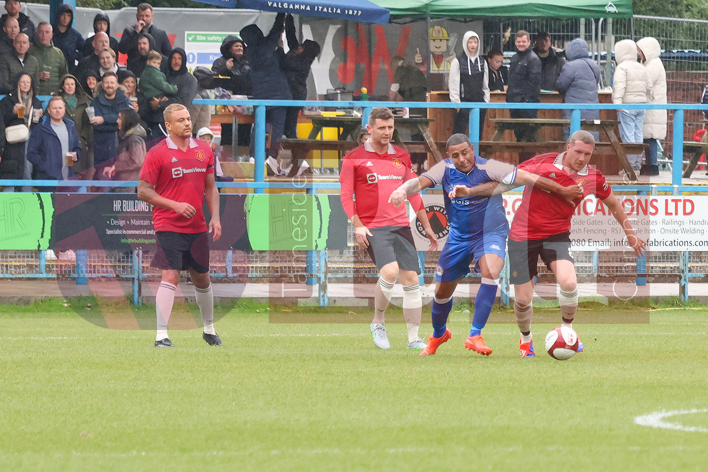 STALYBRIDGE CELTIC LEGENDS V MAN UTD LEGENDS (92).JPG