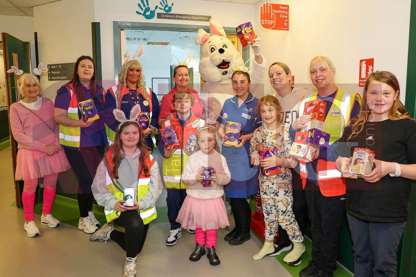 TAMESIDE HOSPITAL CHILDRENS WARD EASTER STAGECOACH (51).JPG