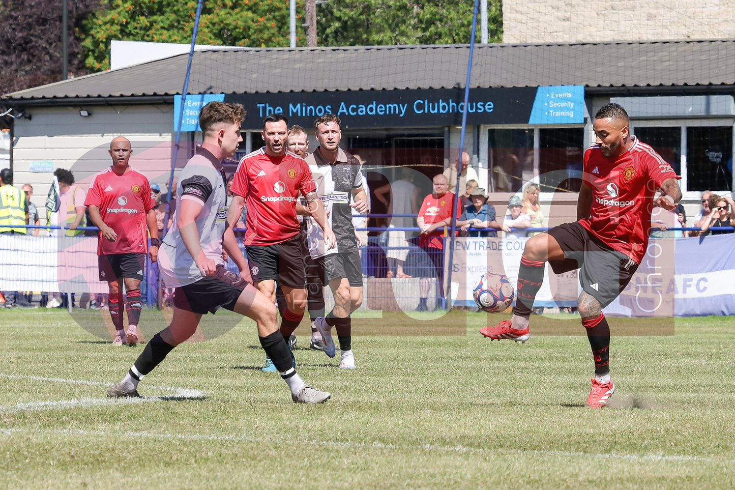 GLOSSOP NORTH EBD V UNITED LEGENDS (83).JPG