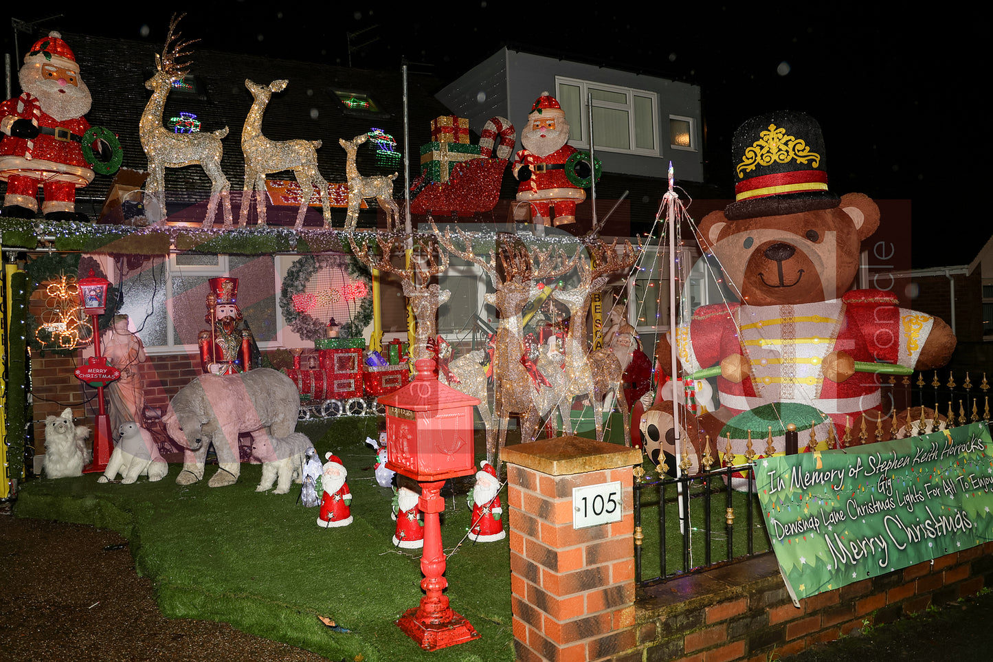 DEWSNAP LANE DUKINFIELD LIGHTS 2025 (39).JPG