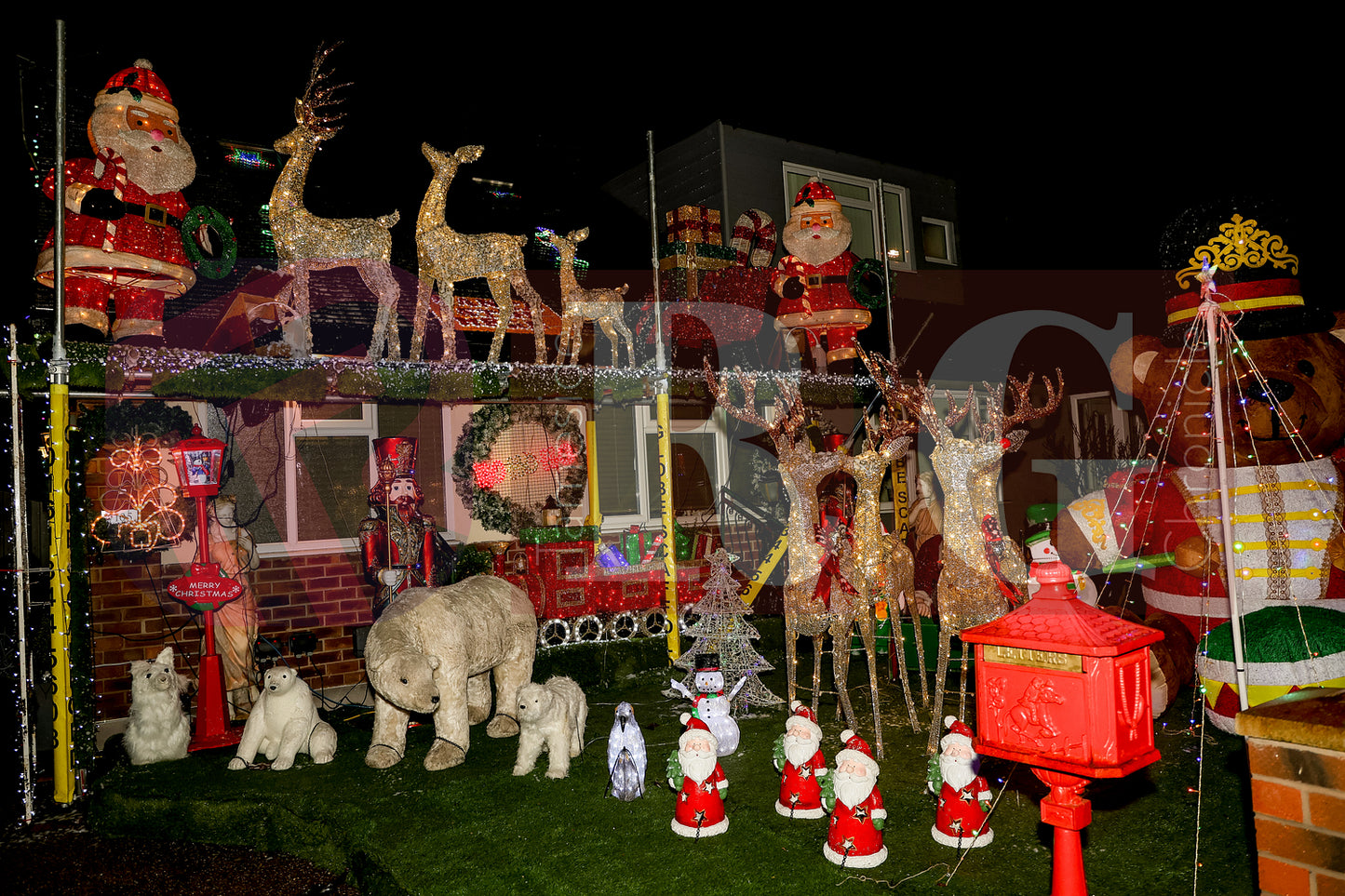 DEWSNAP LANE DUKINFIELD LIGHTS 2025 (37).JPG