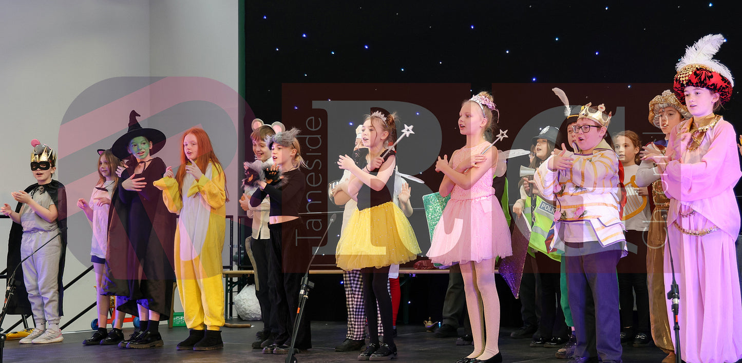 STALYBRIDGE CIVIC HALL SCHOOL PANTOMIME (8).JPG