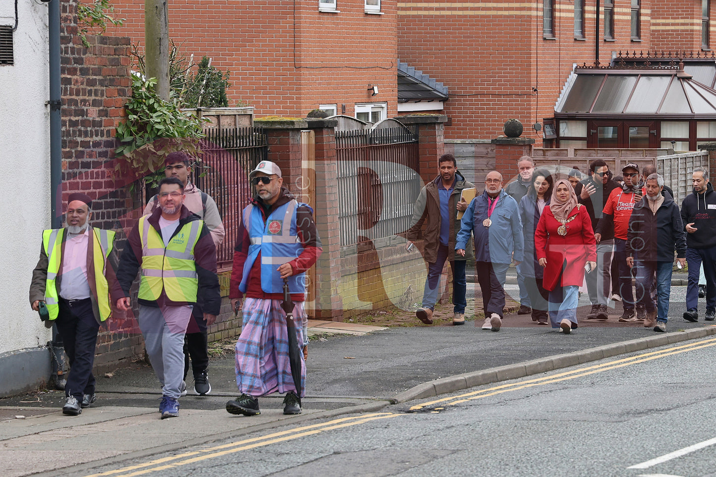 WALK WITH THE MAYOR HYDE TO DUKINFIELD (45).JPG