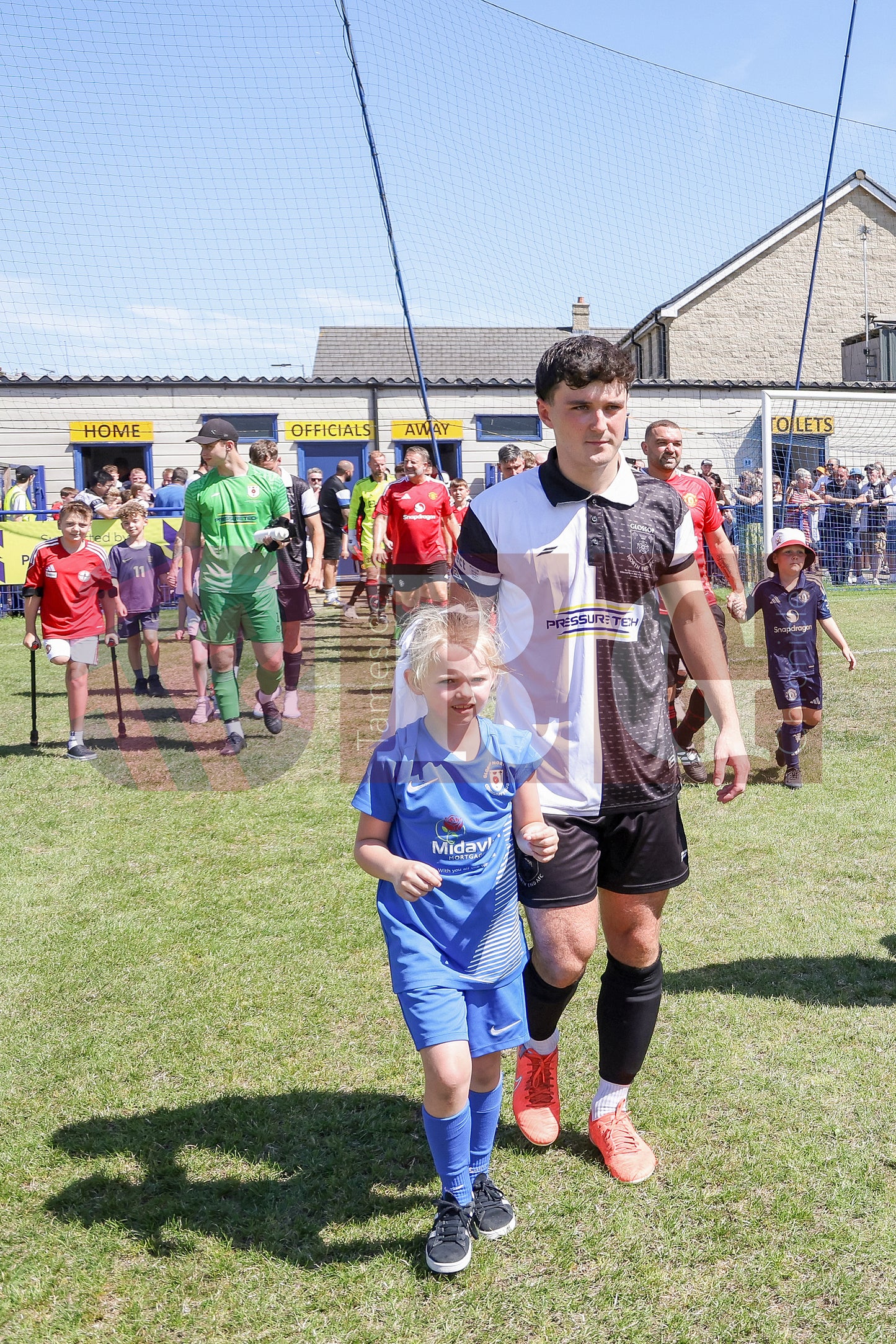 GLOSSOP NORTH EBD V UNITED LEGENDS (3).JPG