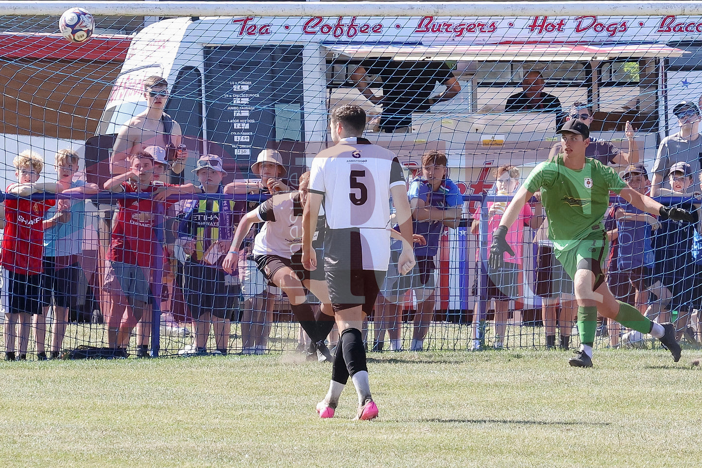 GLOSSOP NORTH EBD V UNITED LEGENDS (111).JPG