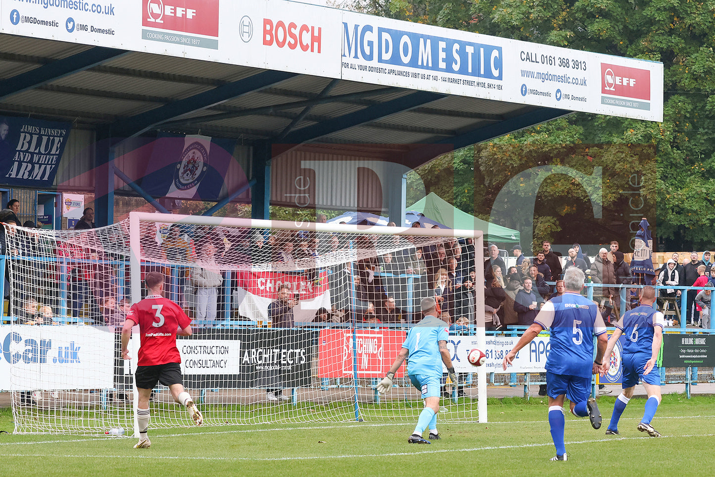 STALYBRIDGE CELTIC LEGENDS V MAN UTD LEGENDS (165).JPG
