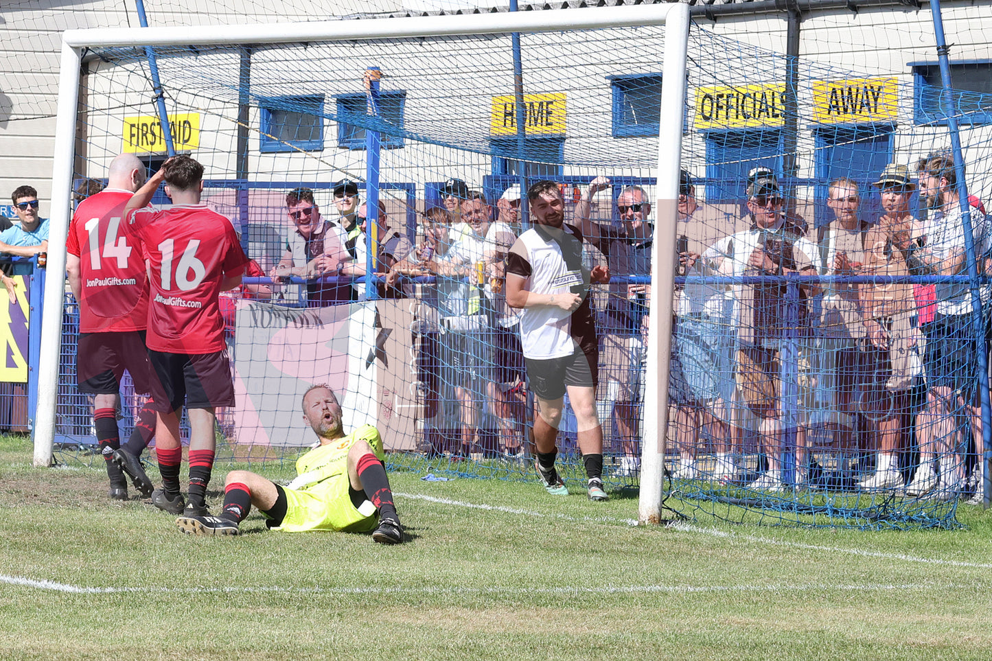 GLOSSOP NORTH EBD V UNITED LEGENDS (128).JPG