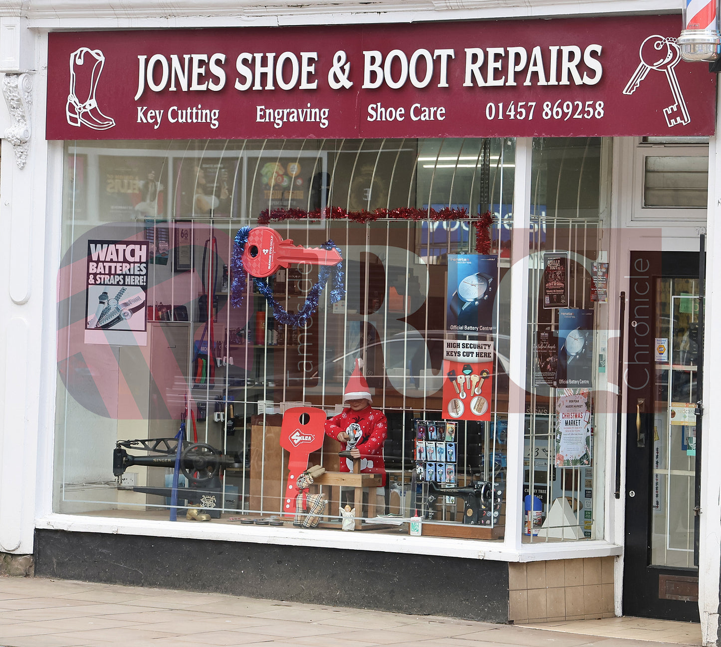 GLOSSOP SHOP XMAS WINDOWS 2024 (72).JPG