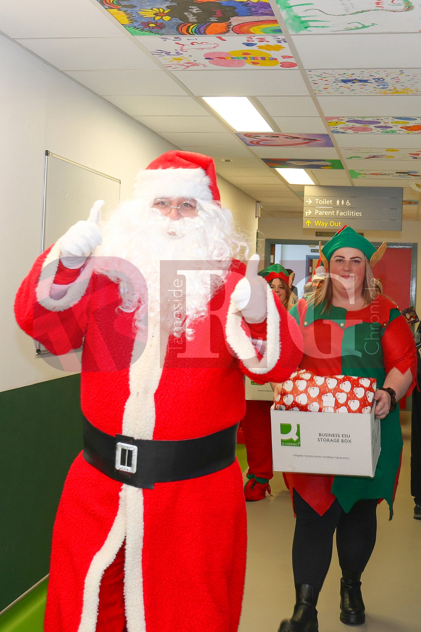 SANTA VISIT TAMESIDE CHILDRENS UNIT 2024 (32).JPG