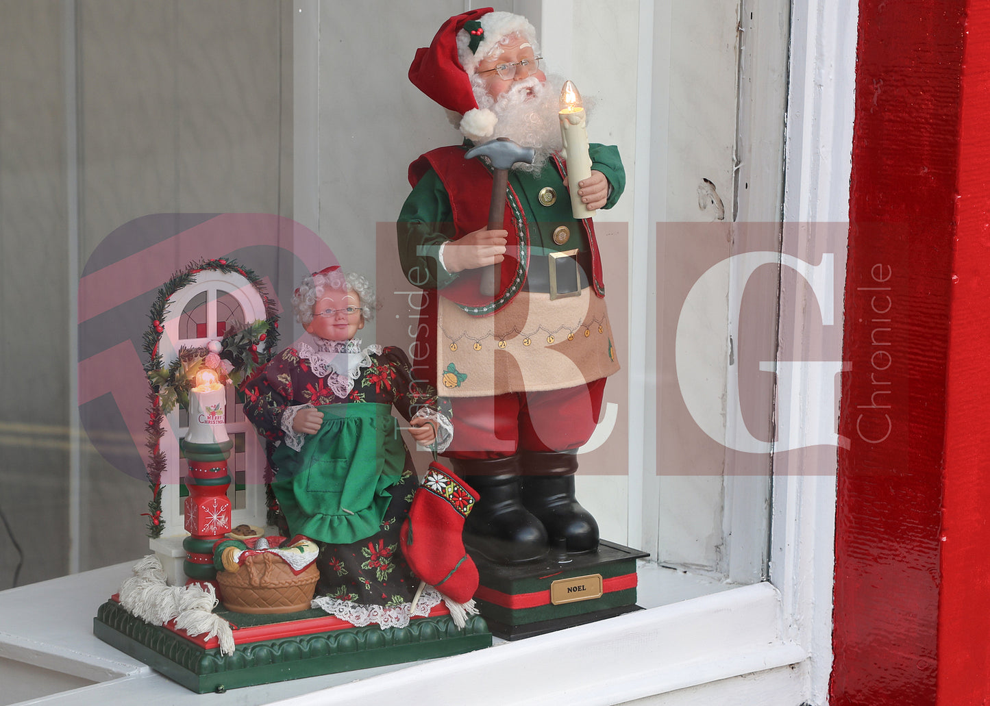 GLOSSOP SHOP XMAS WINDOWS 2024 (91).JPG