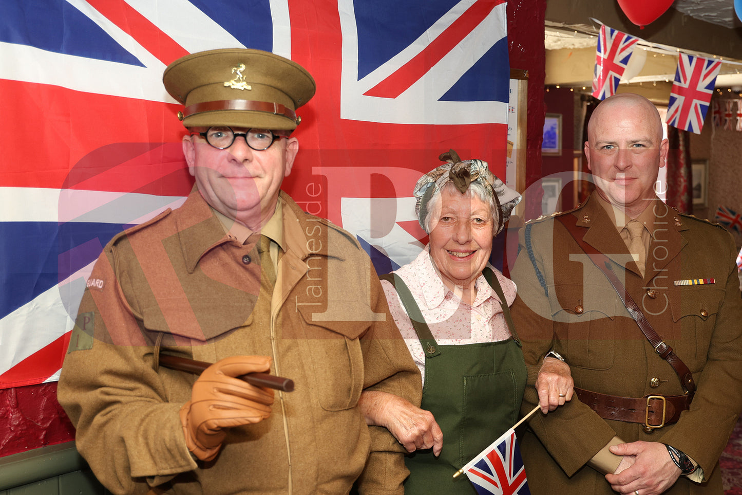 VE DAY OLD PEGS PUB DENTON (18).JPG