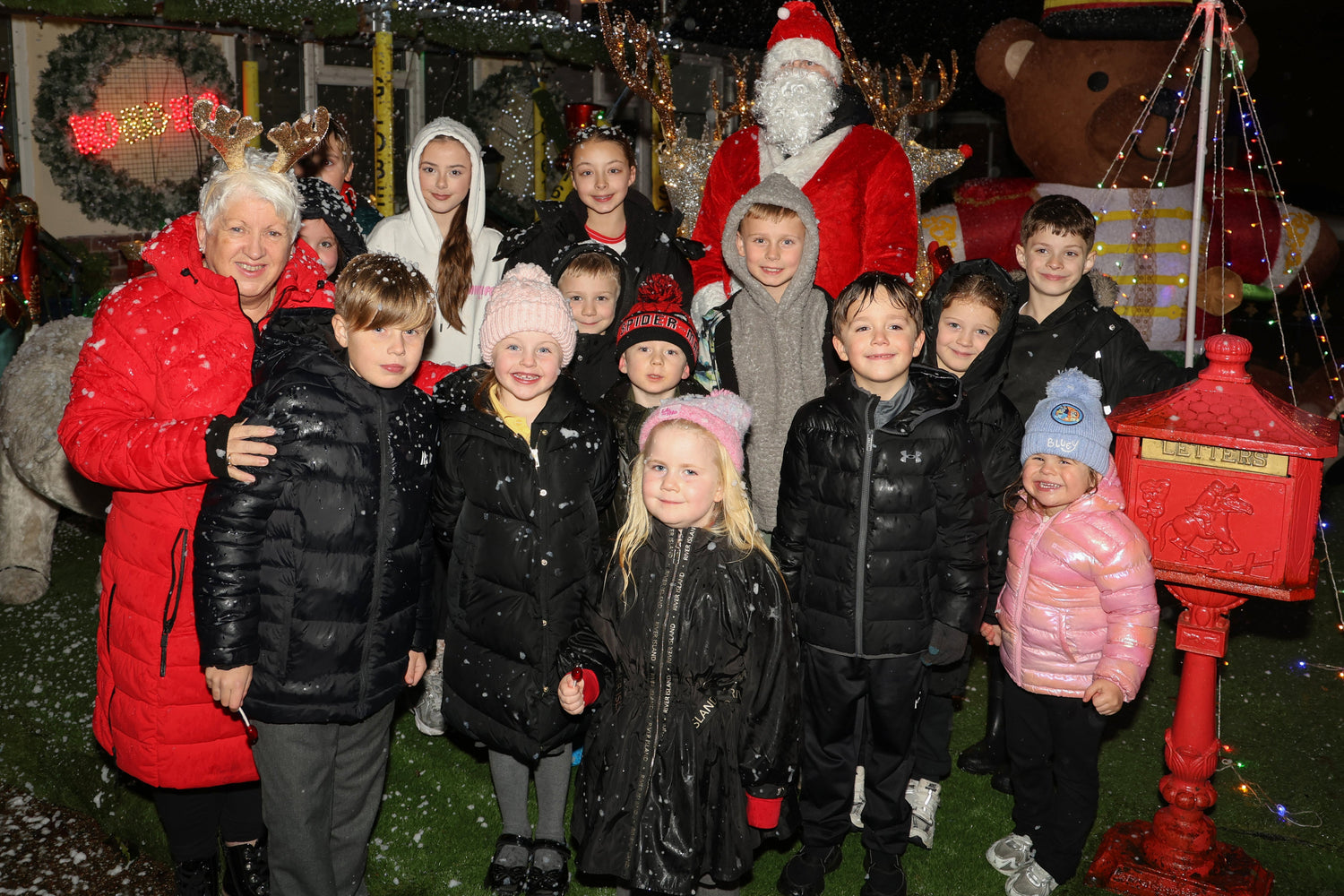 DEWSNAP LANE DUKINFIELD LIGHTS 2025
