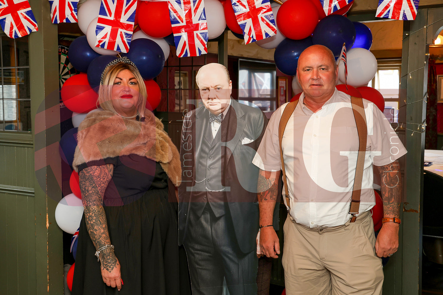 VE DAY OLD PEGS PUB DENTON (52).JPG