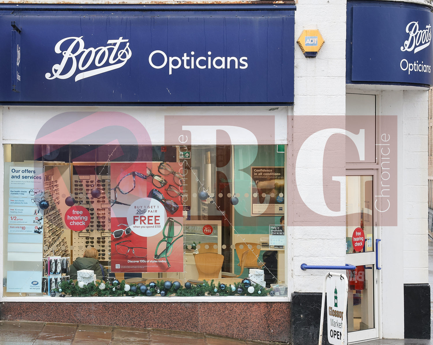 GLOSSOP CHRISTMAS SHOPS 2025 (40).JPG