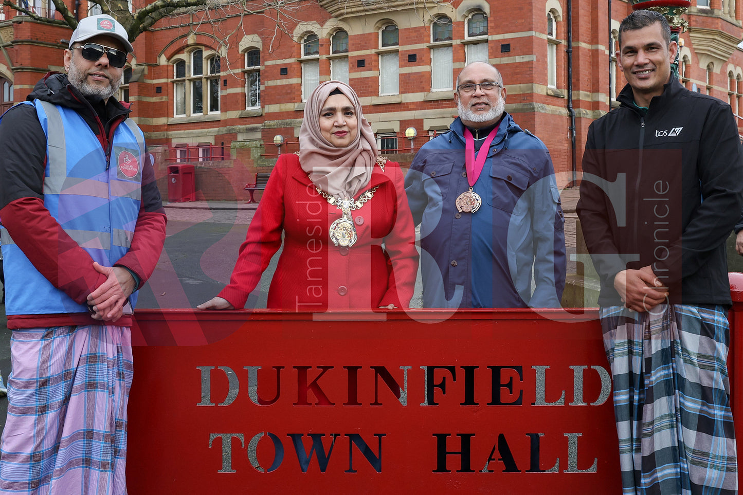 WALK WITH THE MAYOR HYDE TO DUKINFIELD (66).JPG