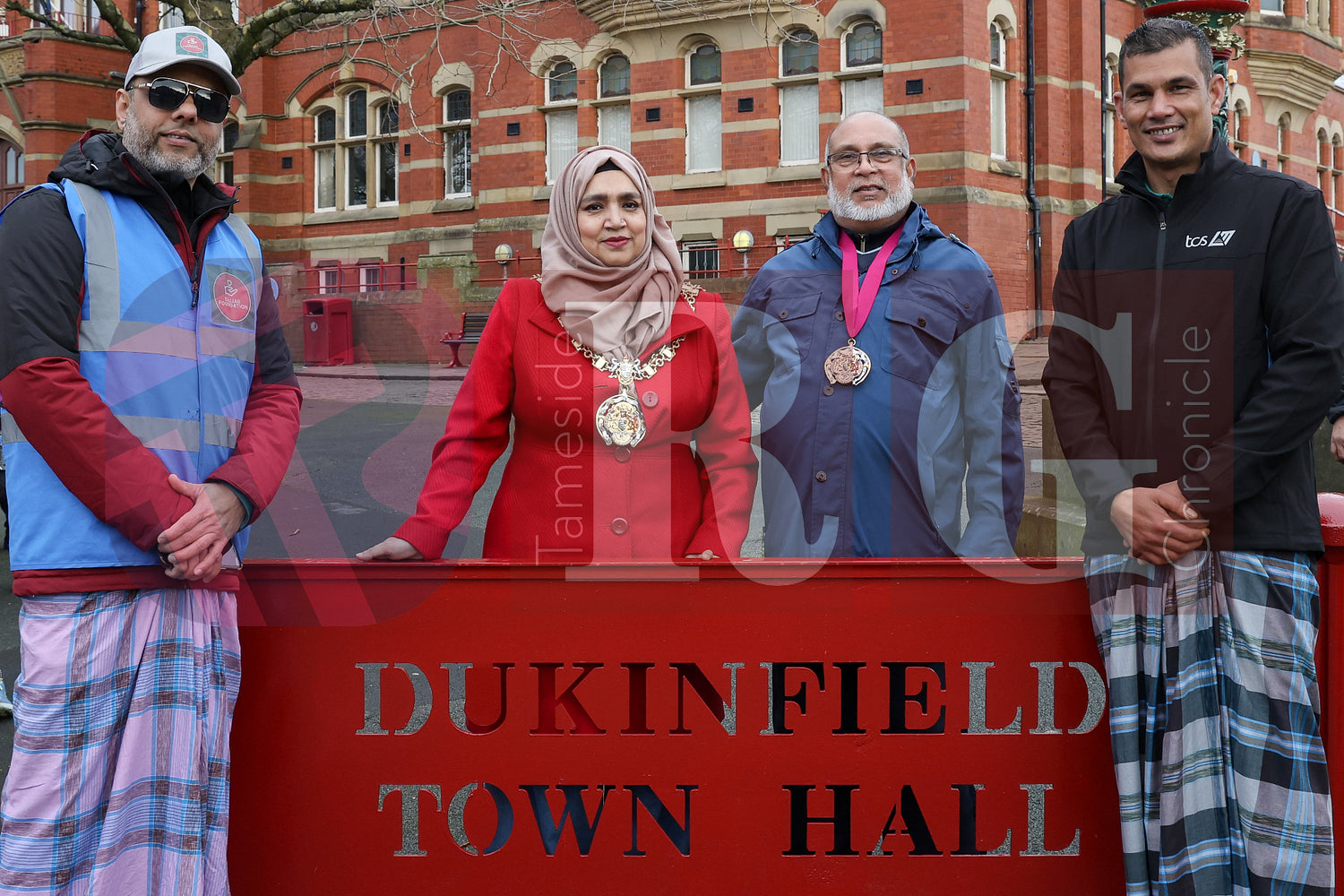 WALK WITH THE MAYOR HYDE TO DUKINFIELD (66).JPG