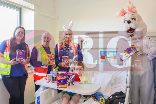 TAMESIDE HOSPITAL CHILDRENS WARD EASTER STAGECOACH (38).JPG