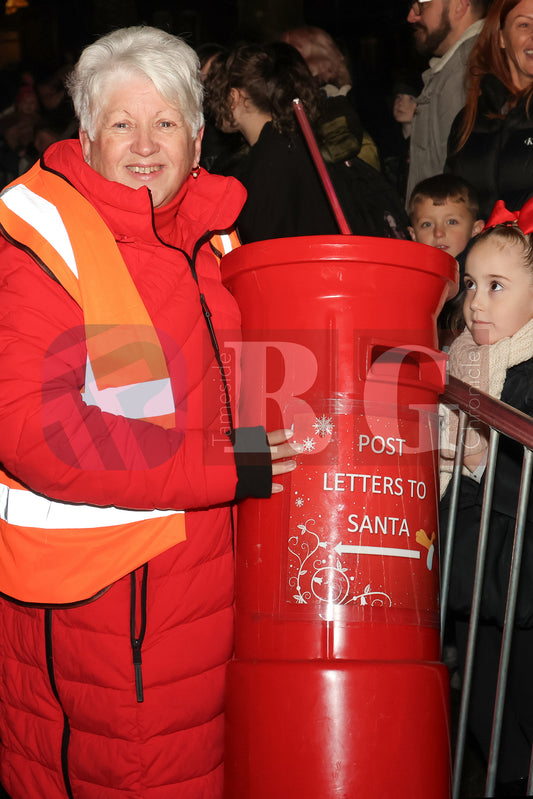 DUKINFIELD LIGHTS SWITCH ON (16).JPG