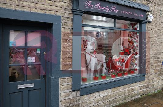 GLOSSOP CHRISTMAS SHOPS 2025 (19).JPG