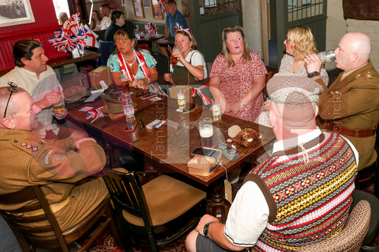 VE DAY OLD PEGS PUB DENTON (44).JPG