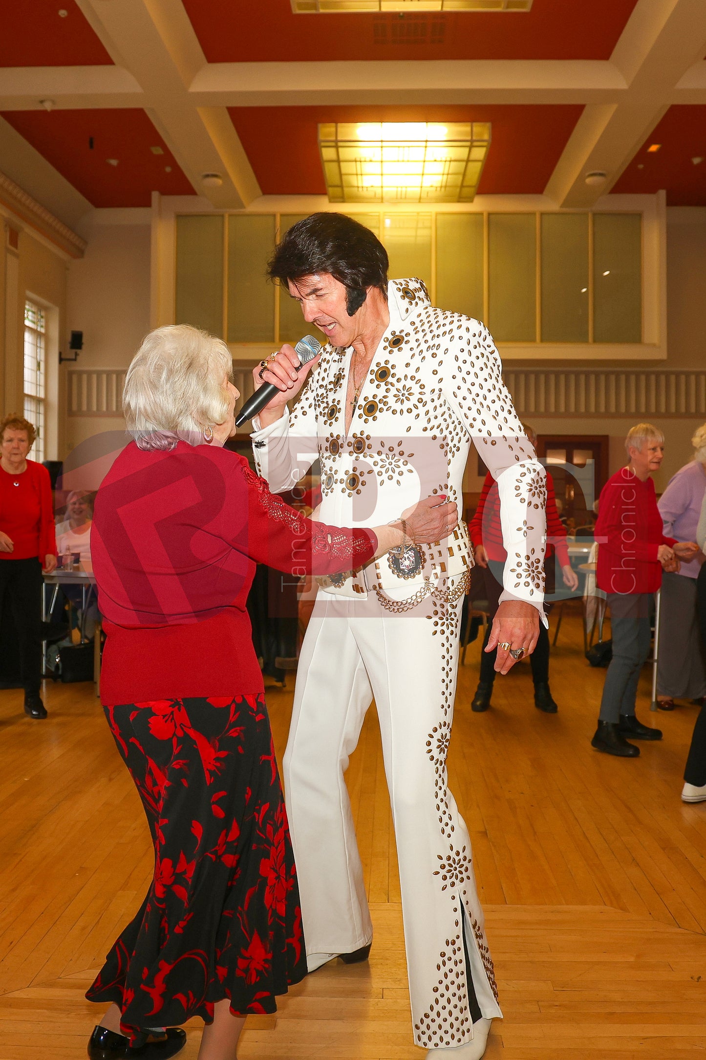 95TH BIRTHDAY DUKINFIELD TOWN HALL ELVIS  (43).JPG